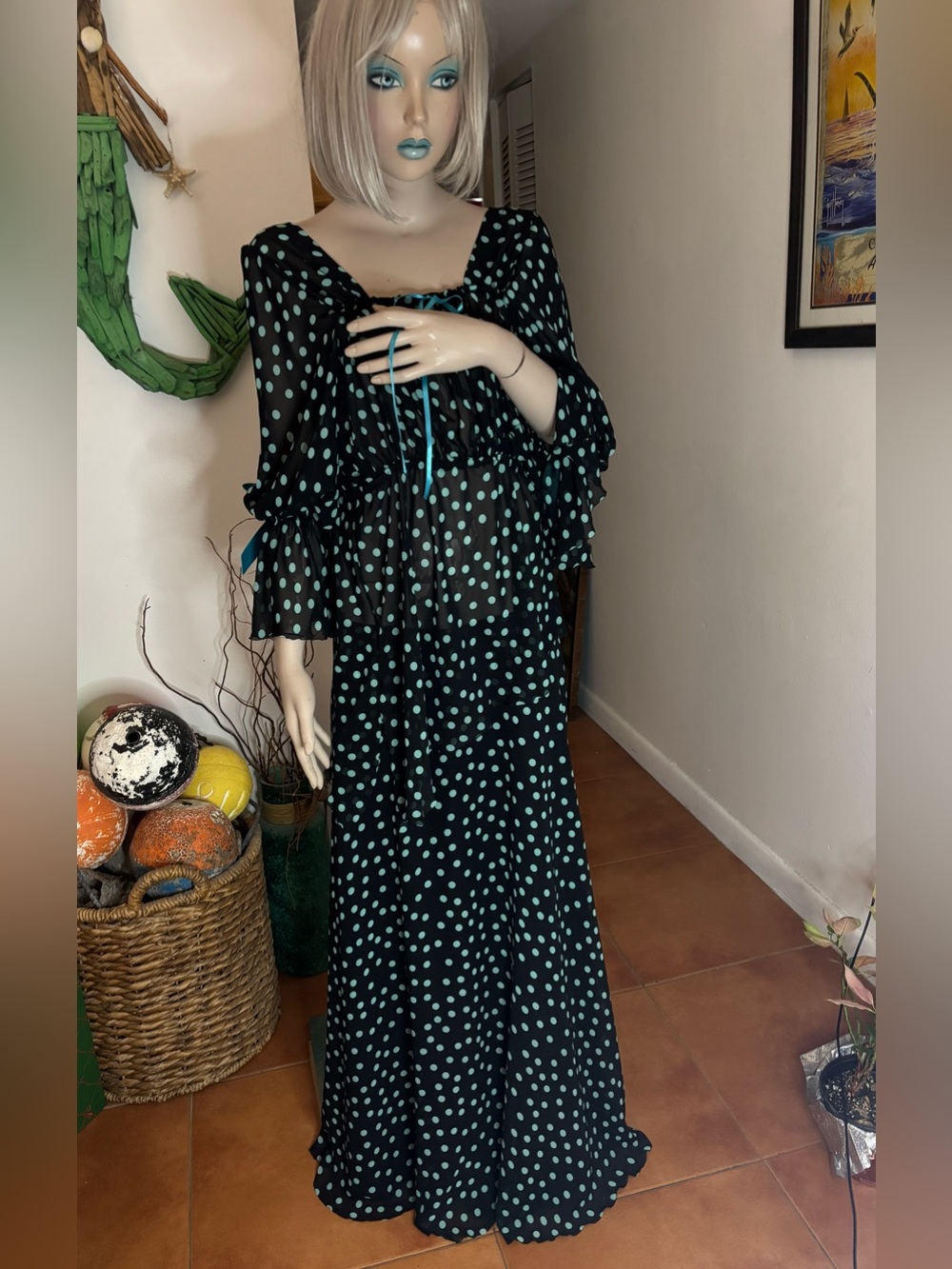 Women’s 2 piece blouse & king skirt Beautiful chiffon material Great condition
